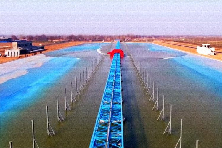 surfertoday's tweet image. China unveils its first self-developed wave pool

The new artificial wave lagoon was built in Anyang, in the Henan province, 370 miles away from the Yellow Sea. And yes, it resembles the Surf Ranch and Wavegarden.

READ: goo.gl/xwkoxH

#wavepools #anyang #china #surfing