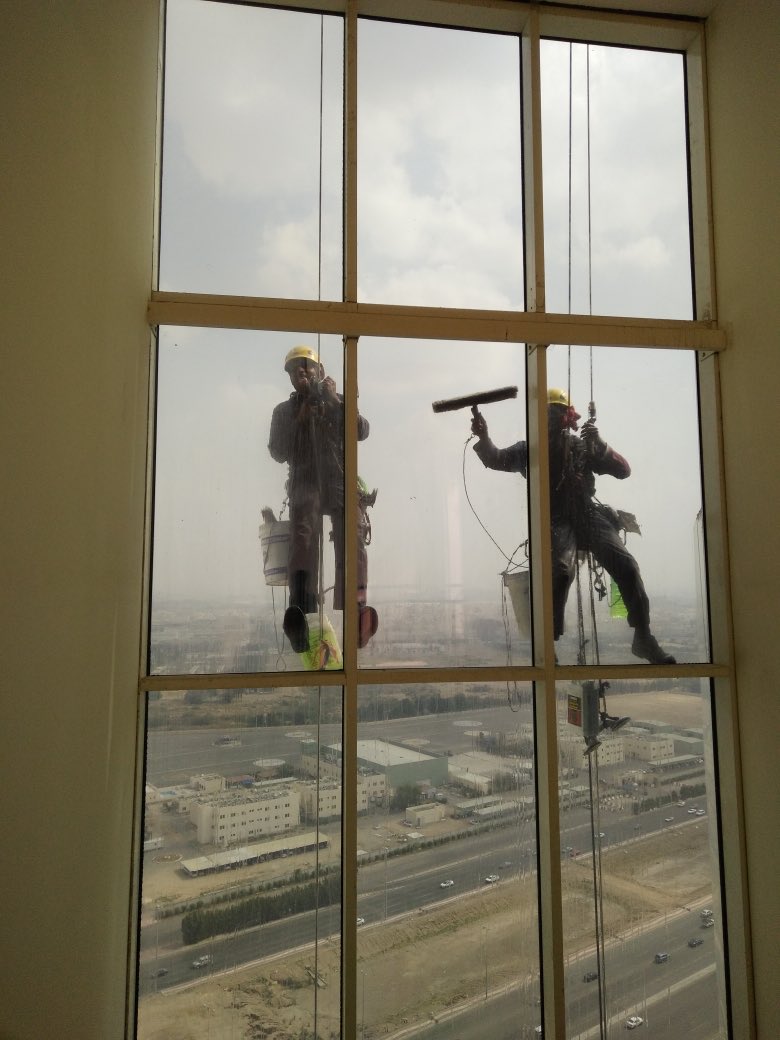 Shine_line1990's tweet photo. الهيئة العامة للأرصاد و حماية البيئة جدة
The General Authority Of Meteorology and Environmental Protection Jeddah
#window_cleaning
#cleanig
#CleaningService https://t.co/5SABBD3jfR