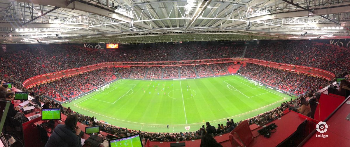 PederSamdal's tweet image. Nesten 50 000 tilskuere så kvartfinalen mellom Athletic Bilbao og Atletico Madrid - i kvinnenes cup! Dette må være noe å snakke om i neste episode, @LaLigaLocaPod.