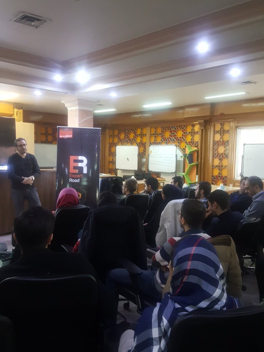 marketingcampia's tweet photo. در ادامه امروز، جناب آقای وارسته از تجربیاتشون در زمینه مارکتینگ آفلاین و همینطور کمپینهای 360 برای بچهها صحبت میکنند.
@ebraeil
#winterMC
#ExpertRoad https://t.co/n8LhzCuArq