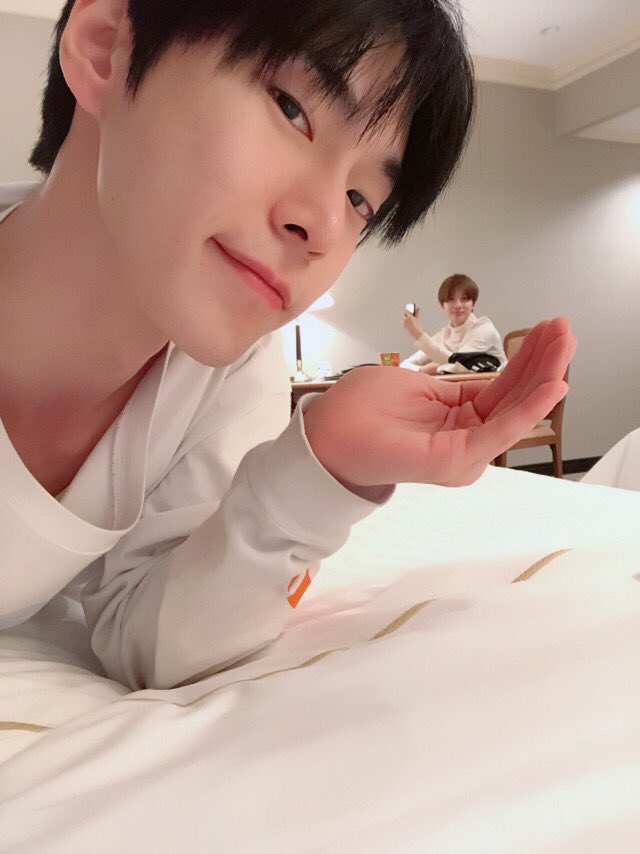 NCTsmtown_127's tweet image. 정우는 내손안에 있다@.@

#NCT #NCT127