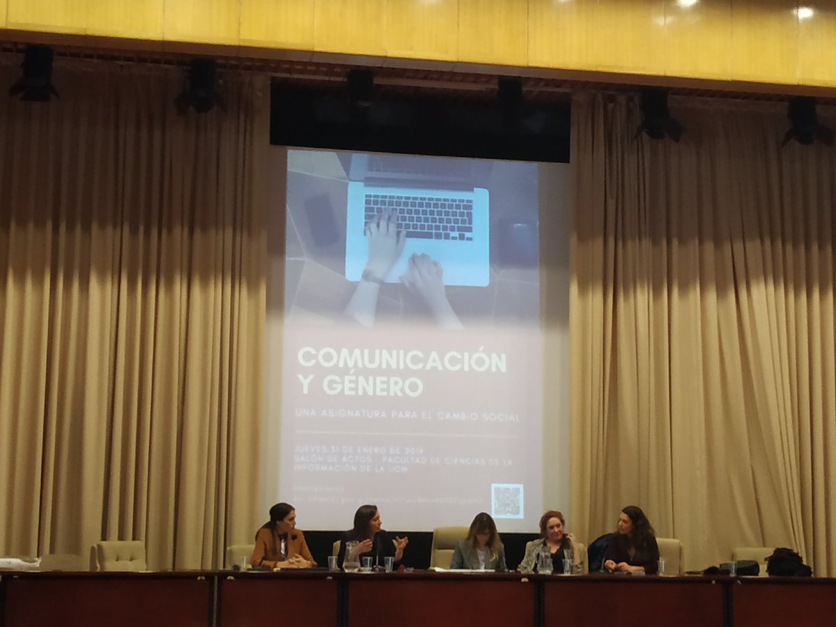 elena_oximoron's tweet photo. Escuchar y continuar aprendiendo cómo hacer buen periodismo de grandes profesionales. "Si no hay datos es un dato" @NuriaVarela @RequenaAguilar @LaFallaras @minisashas  Gracias @YannaFrancoYF necesitamos esto https://t.co/Il35X6Ne3p