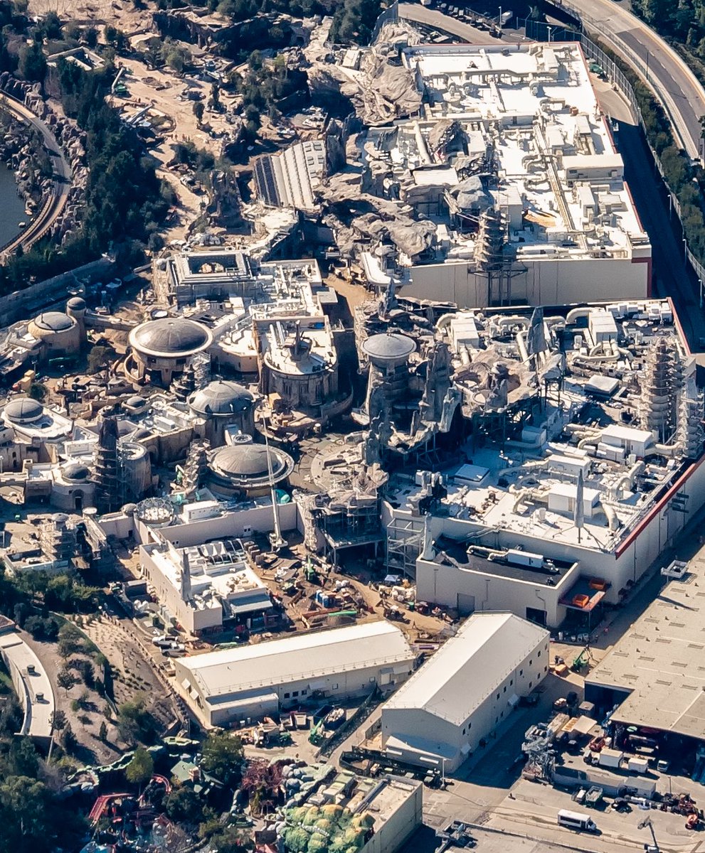 For those who are interested in "Star Wars : Galaxy's Edge" Theme park at Disneyland, Here's sneak peak aerial photo I captured, not an easy shot to get since the airspace around Disneyland is restricted. #StarWars <a href="/ABC7/">ABC7 Eyewitness News</a>
