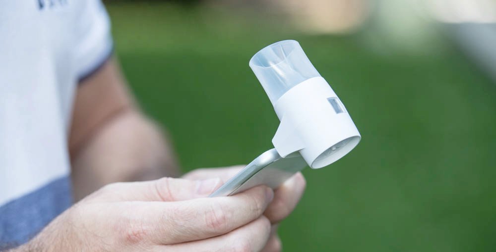 TeleCareNews's tweet photo. Smart Peak Flow – Detects asthma exacerbations before patients feel it. Smart Peak Flow is the world’s first fully certified medical peak flow device that connects to a smartphone app.  https://t.co/OUwZqaAp6r @smartpeakflow #Asthma #asthmagirls #telehealth @startupPRella https://t.co/y3aNPLxTNO