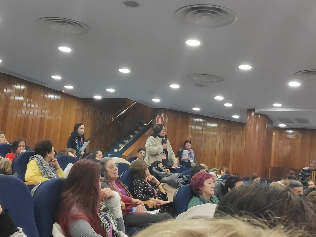 No estigmaticemos la enfermedad, ayudemos a normalizar. Turno de preguntas: 'las palabras lucha y ánimo' excesiva carga para llevar en el proceso, opinión del #paciente en #CumbreContraelcáncer 
#JunosXTuSalud #JuntosXElCancer