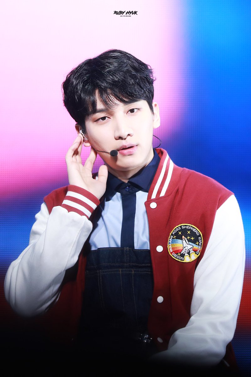 Ruby_Hyuk's tweet photo. [HQ] 190127 별다섯 팬미팅 @HSangHyuk 🌹✨
별은 너를 닮아 눈부시게 빛나. 너라는 기적을 만나.
#빅스 #VIXX #혁 #HYUK #한상혁 #잃어버린마을
#Boy_with_a_star #VTOYSTORY 🤖 💙💛❤️ https://t.co/SBIMMFTvSN