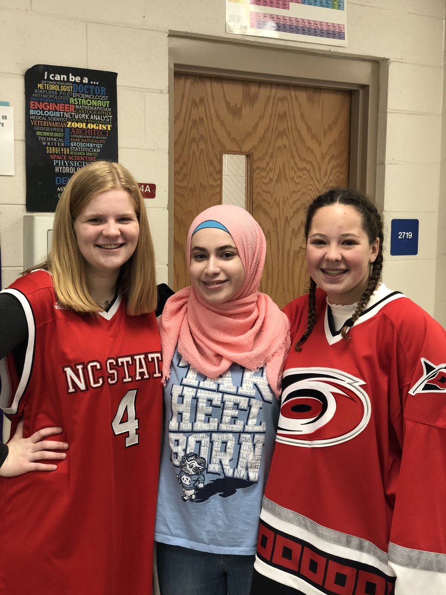 adhs2020's tweet photo. 2020 has team spirit!! happy jersey day from the drive 🏈🥇🏀🏆 https://t.co/6GTf15Z3FY