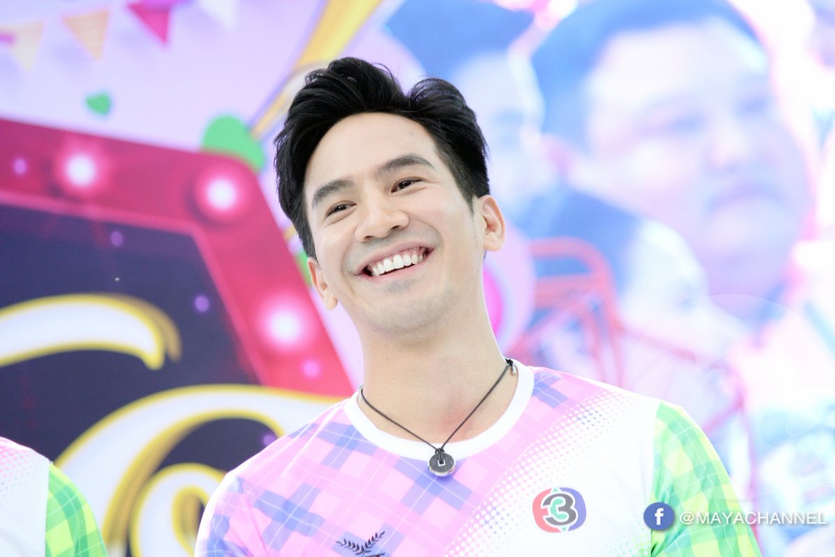 mayaonline2002's tweet photo. #โป๊ปธนวรรธน์ แจกยิ้มสดใสจนใจละลายที่ #งานวัดคาร์นิว้าว #งานบอล49ปีช่อง3 
#mayachannel มองจากดาวอังคารก็รู้ว่าคุณลุงพี่โป๊ปขามีความแฮปปี้มากจากรอยยิ้มที่ดี๊ด๊าเหมือนองค์ร่างน้อน #popezaap มาประทับ
ที่มั่นใจไปกว่านั้นคือมองจากขอบกาแล็คซี่เราก็สัมผัสได้ว่างานนี้🍊ฟินมากๆ..ถูกมะ?😆 https://t.co/GFBiCgxug4