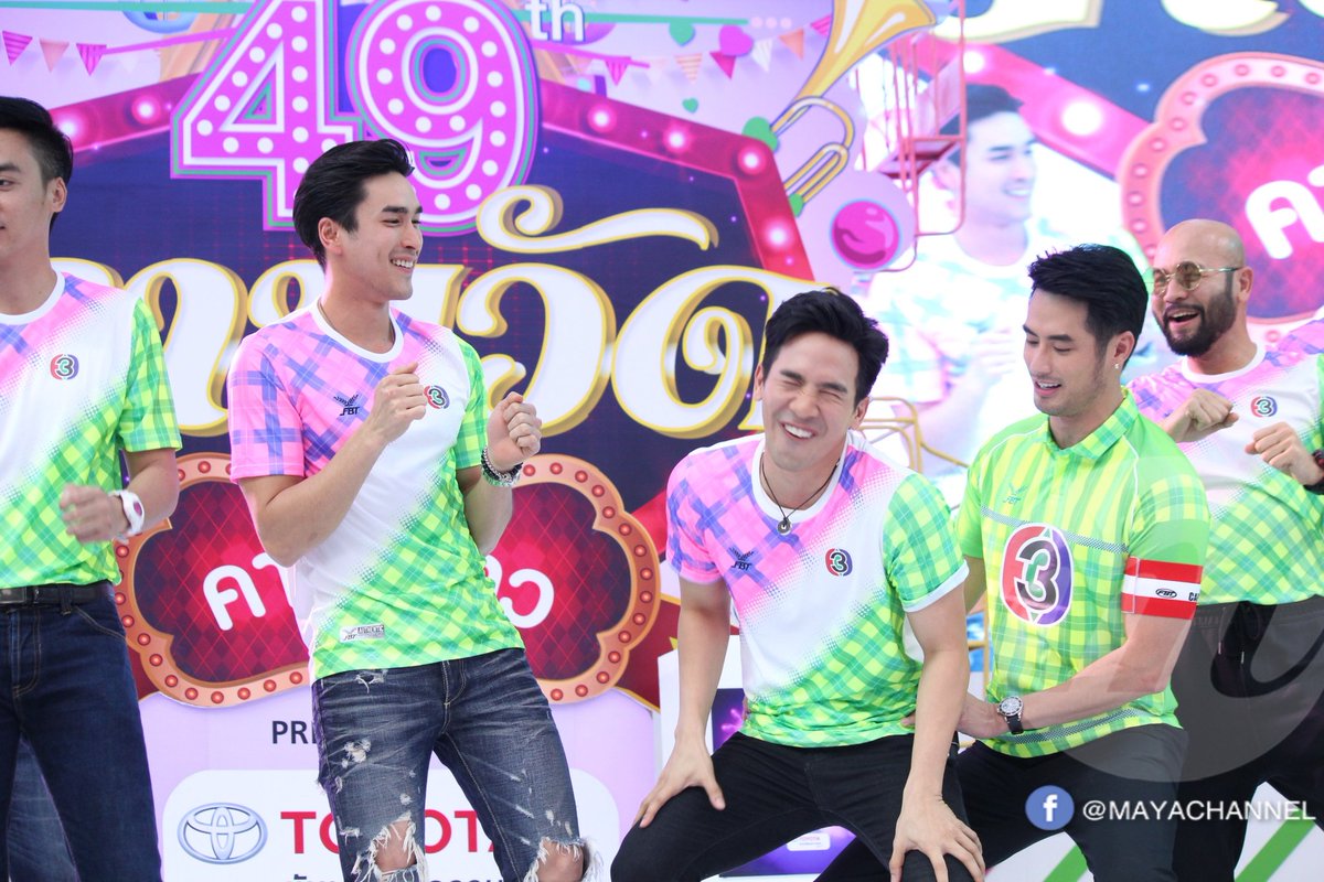 mayaonline2002's tweet photo. #โป๊ปธนวรรธน์ แจกยิ้มสดใสจนใจละลายที่ #งานวัดคาร์นิว้าว #งานบอล49ปีช่อง3 
#mayachannel มองจากดาวอังคารก็รู้ว่าคุณลุงพี่โป๊ปขามีความแฮปปี้มากจากรอยยิ้มที่ดี๊ด๊าเหมือนองค์ร่างน้อน #popezaap มาประทับ
ที่มั่นใจไปกว่านั้นคือมองจากขอบกาแล็คซี่เราก็สัมผัสได้ว่างานนี้🍊ฟินมากๆ..ถูกมะ?😆 https://t.co/GFBiCgxug4
