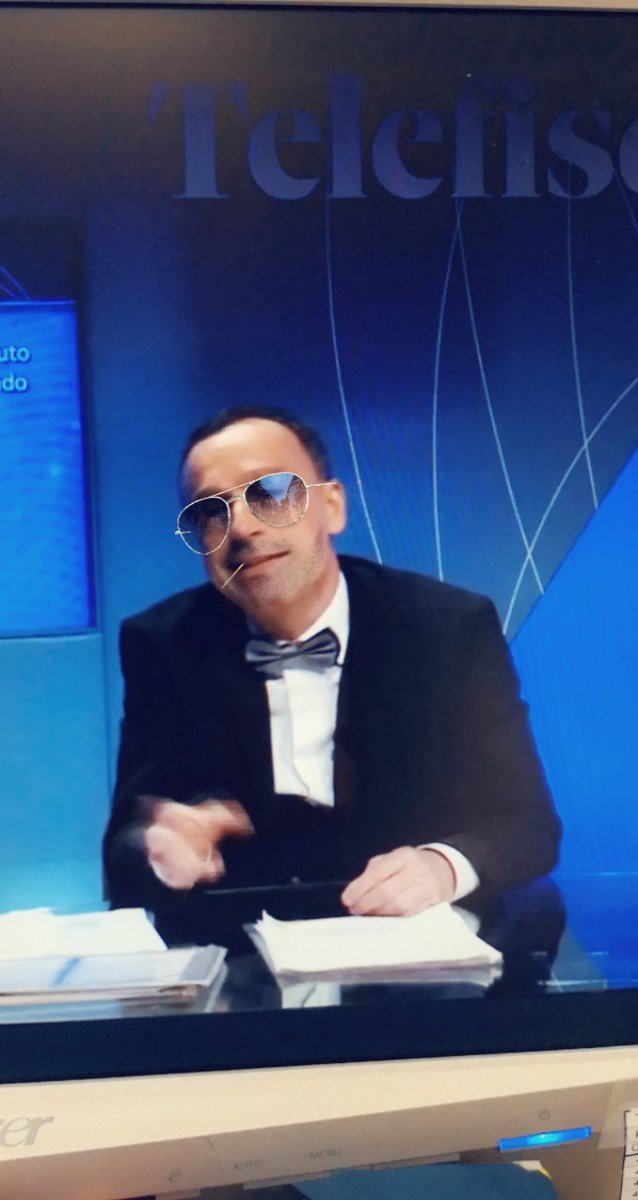 OtterCrieff's tweet photo. Deotto+snapchat al #telefisco ormai è un must https://t.co/qnoYXgOJDy