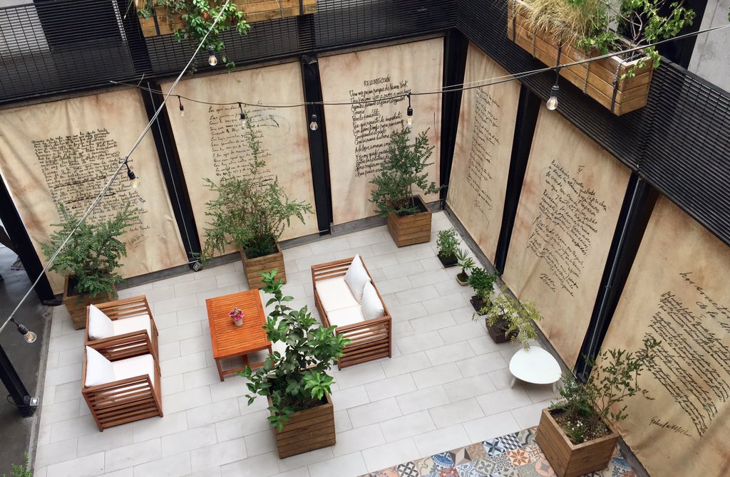 maria___luisa's tweet photo. Les quiero recomendar muchísimo @VersoHotel estoy enamorada de la poesía en sus rincones, el ambiente amable y la comida maravillosa. Si vienen a #Valparaiso, no se lo pueden perder (las tinajas calientes es parte también de este paraiso) https://t.co/gcYqoxuwB2