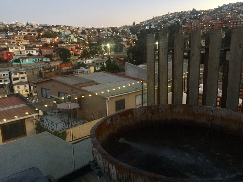 maria___luisa's tweet photo. Les quiero recomendar muchísimo @VersoHotel estoy enamorada de la poesía en sus rincones, el ambiente amable y la comida maravillosa. Si vienen a #Valparaiso, no se lo pueden perder (las tinajas calientes es parte también de este paraiso) https://t.co/gcYqoxuwB2