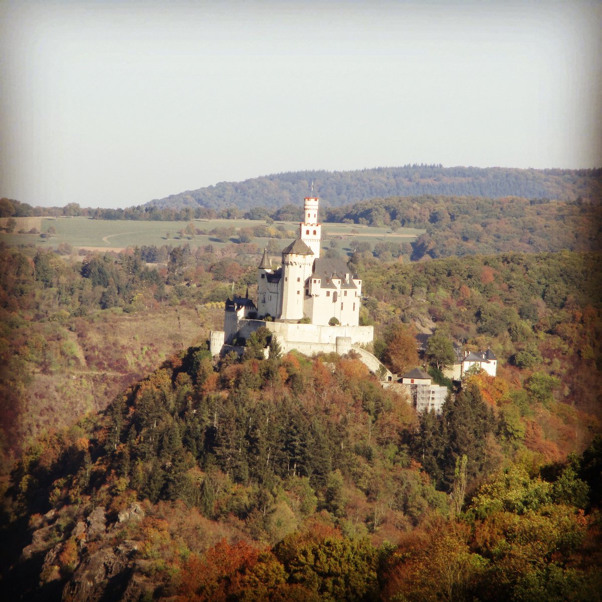 trailroads's tweet photo. Die Pläne fürs Wochenende haben sich spontan geändert!
Doch kein Siebengebirge...
Lieber ein paar Burgen gucken...
Und auch nicht so alleine wie erwartet... 😃
#trailroads #rheinsteig #hiking #trekking #outdoor #treffen #backpack #fernwandern #abenteuer #youtuber #youtube https://t.co/b5RdgAw7jL