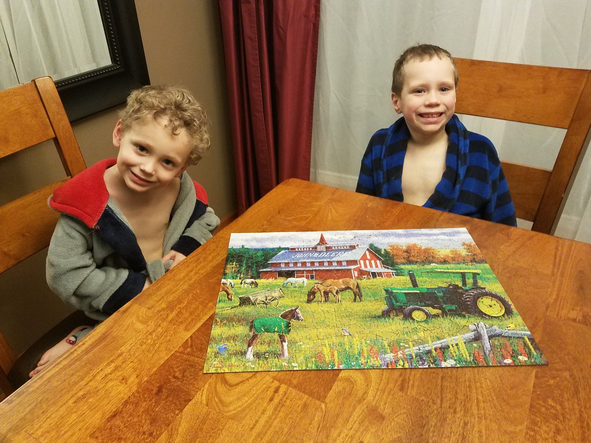Carlson2ndGrade's tweet image. Cold day challenge! We baked brownies, played games,  and completed two 500 piece puzzles.  #TRAILBLAZEON