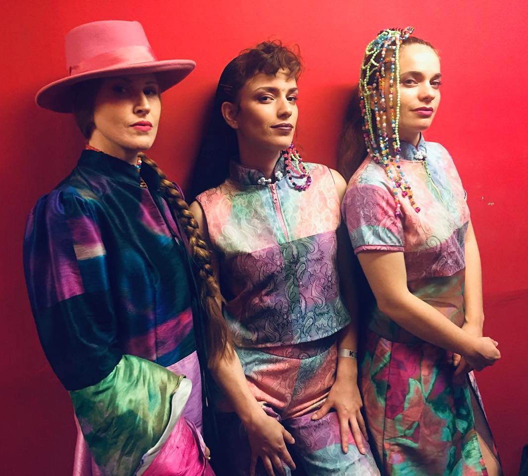 GladysPalmera's tweet photo. Un podcast de #LaCoctelera muy 'Dark &amp; Stormy' con nueva música de @HeladoNegro @Beatspoke @FeminaMusica #cochemea #theelakesiders @peresounds @neftaoficial y más:  https://t.co/kLymnjsmiM https://t.co/GYh7Dmk61L