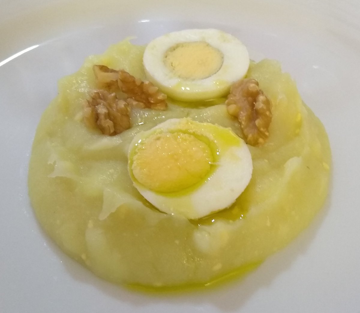 FcoJoseAlfaro's tweet photo. Típico "atascaburras" de primer plato en la comida del X seminario de invierno de la #CAPAP-H en la @esiiab de la @uclm_es https://t.co/U9weFU7h4H