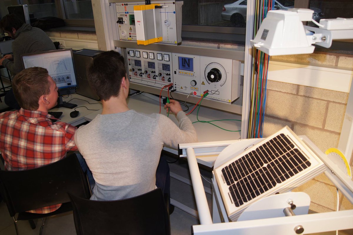 Kempen2030's tweet photo. Studenten energietechnologie @ThomasMoreBE zoeken kappers en wellnesszaken voor een energiestudie. Inschrijven is gratis en kan nog tot 6 februari 👉https://t.co/RjZCevfy1y https://t.co/JyEsrkADhw