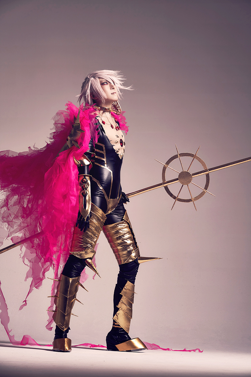 沈黙 コスプレ カルナ Fate Grand Order Fgo Fate Apocrypha スーリヤよ 照覧あれ 父よ オレは 貴方に恥じぬ生き方を いずれこの身を 返すときまで りょうさん Ryo 太陽神スーリヤに祈りを捧げるカルナさんが見たかった T Co