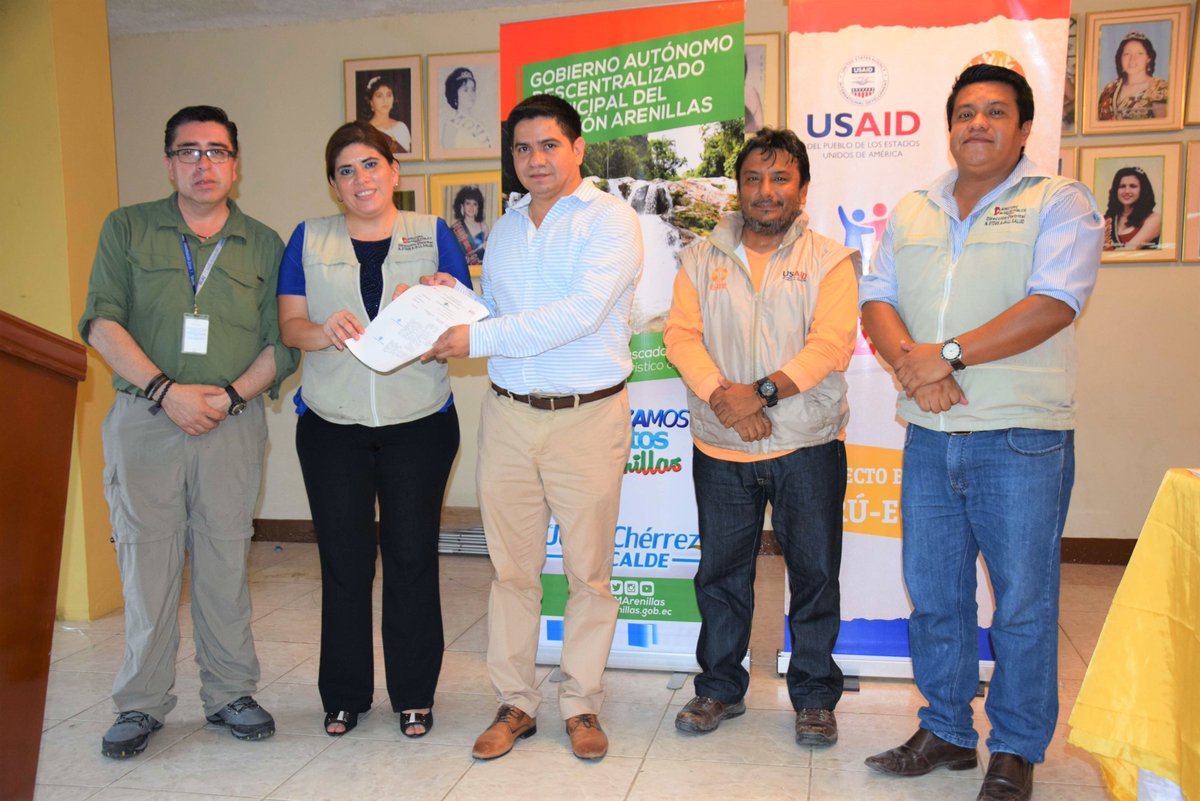 JohnCherrezA's tweet photo. #Arenillas y #LasLajas primeros #GADM de la #zona7 en certificarse como #municipios #promotores de #salud, acreditación será entregada en los próximas semanas por el #MinisteriodeSalud del #Ecuador.

#ArenillasYaCAmbió
#Juntos, #SigamosHaciendoHistoria

@John_Cherrez, #Alcalde. https://t.co/ejhU2TAStK