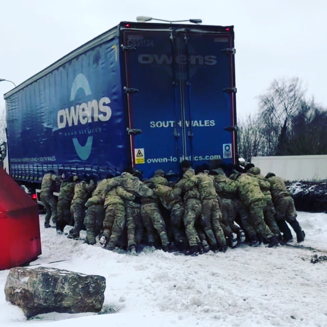 🔵⚪️ #tbt #stormemma #2018 #snow #ice #adverseweather #magor #southwales #royalmaries #totherescue #thankyou #safe #keepsafe #owensspotters #owensgroup ❄️