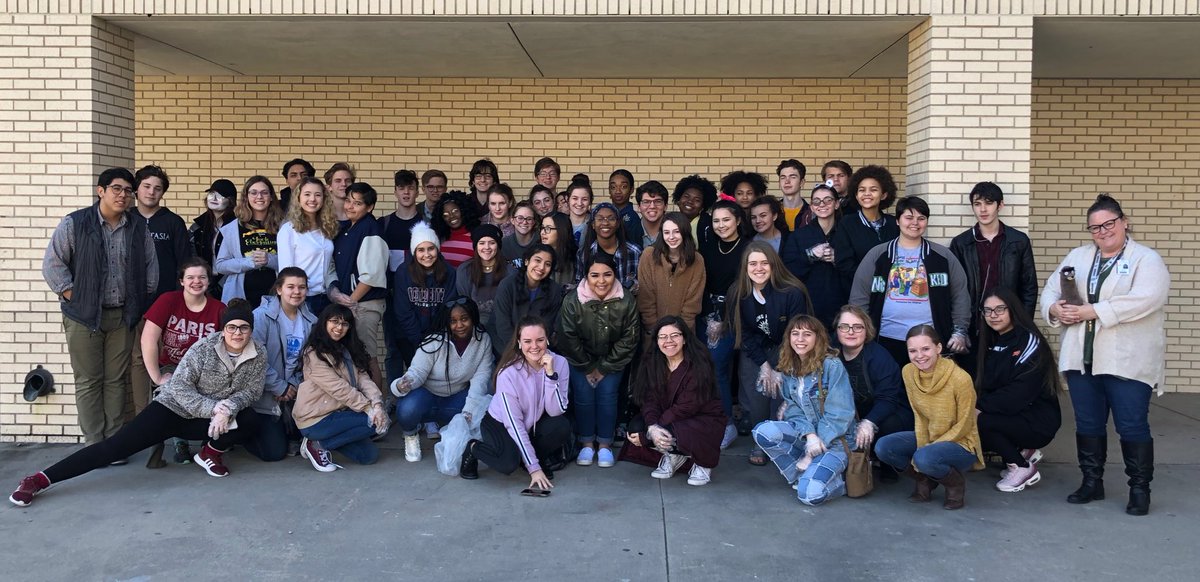 gpfaatheatre's tweet photo. Yesterday we had a great time cleaning up Tarrant Rd for #CommunityService! And a Troupe dinner afterward! #Troupe8227 #Theatre #TexasThespians #GPFAA @gpfaa102 https://t.co/kUm1z3TGzs