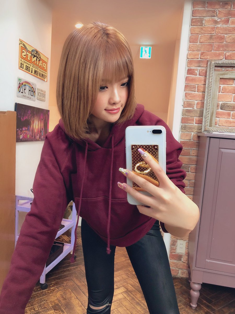 aipnmn28's tweet photo. 髪の毛とぅるとぅる🥺💛✨
ショートの復活！！👑髪色もカラーだけで
ブリーチ一切なしでこのハイトーン❤️
嬉しい😢💭ボブぱんまんも宜しくです♥

@logkenken さん
今日もありがとうございました🙇‍♀️

どう？どうですか？！ボブぱんまんは☺️笑 https://t.co/0lYgAhmME2