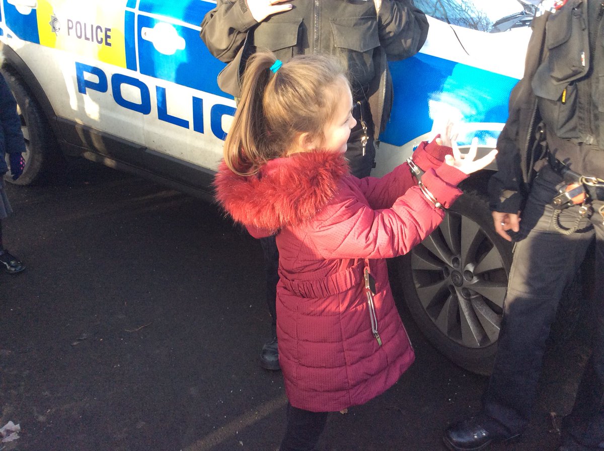 Y6stradbroke's tweet image. Y1 had a fantastic time learning about how the police help to keep our community safe. @StradbrokePri @syptweet 👮🏼‍♀️🚨🚔