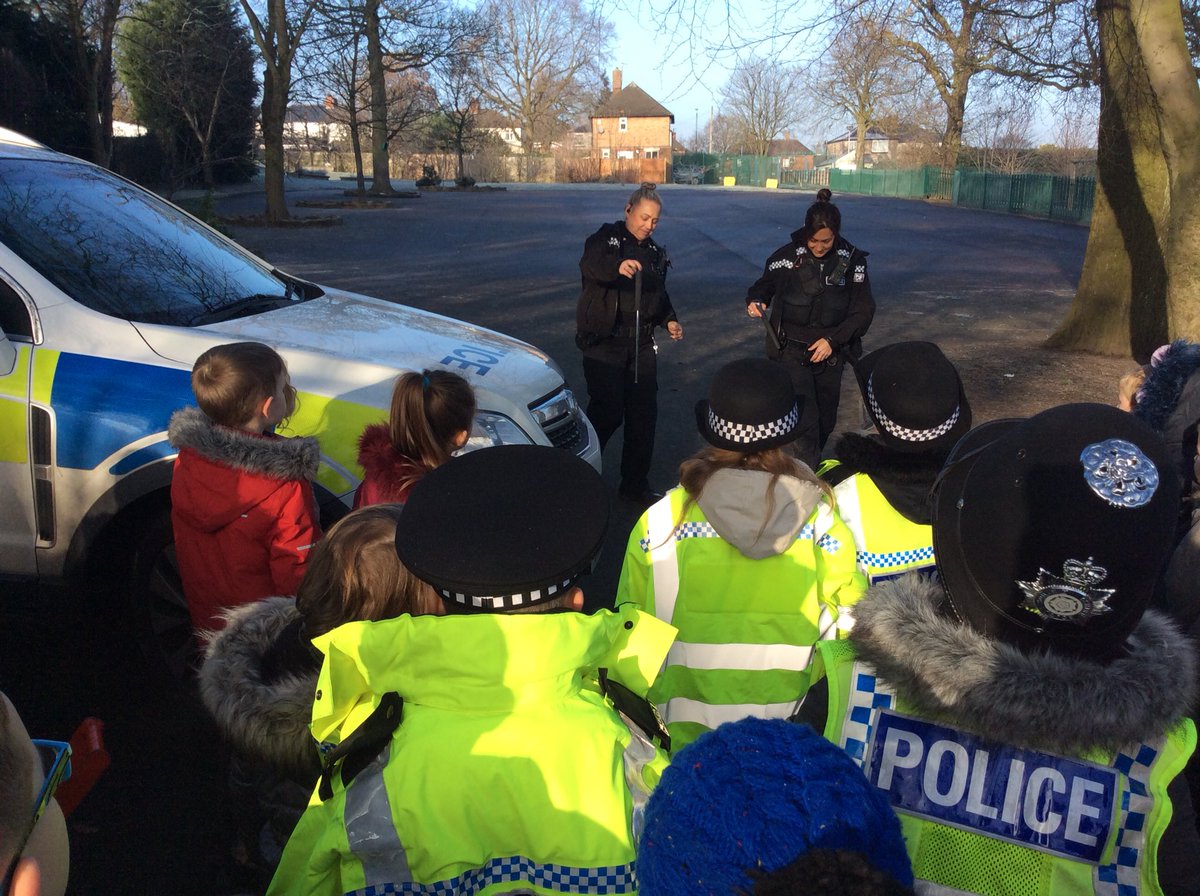 Y6stradbroke's tweet image. Y1 had a fantastic time learning about how the police help to keep our community safe. @StradbrokePri @syptweet 👮🏼‍♀️🚨🚔