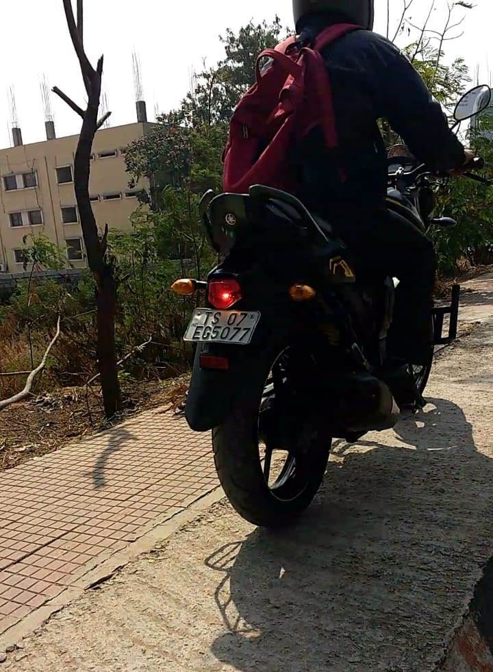 CYBTRAFFIC's tweet photo. Driving on Footpaths or parking on Footpaths causes obstruction to the Pedestrians and force them to walk on the road which leads accidents. Friends lets stick to rule and be a responsible citizen. https://t.co/qmykHR0U9U