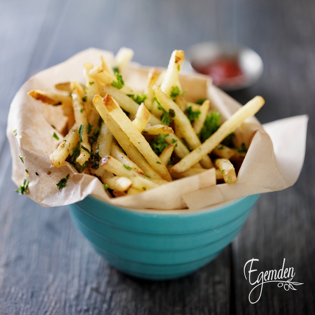 Yeni yıl kararların, lezzetten vazgeçmene sebep olmasın! 🤸🏻‍♀🤸🏻‍♂ Bol baharatlı, #Egemden Trüf Aromalı bir patates kızartmasıyla kendini ödüllendirmeye var mısın? 😉 #TrüfAromalıEgemden 
Linke tıkla -> egemden.com.tr/yemek-tarifi/t…