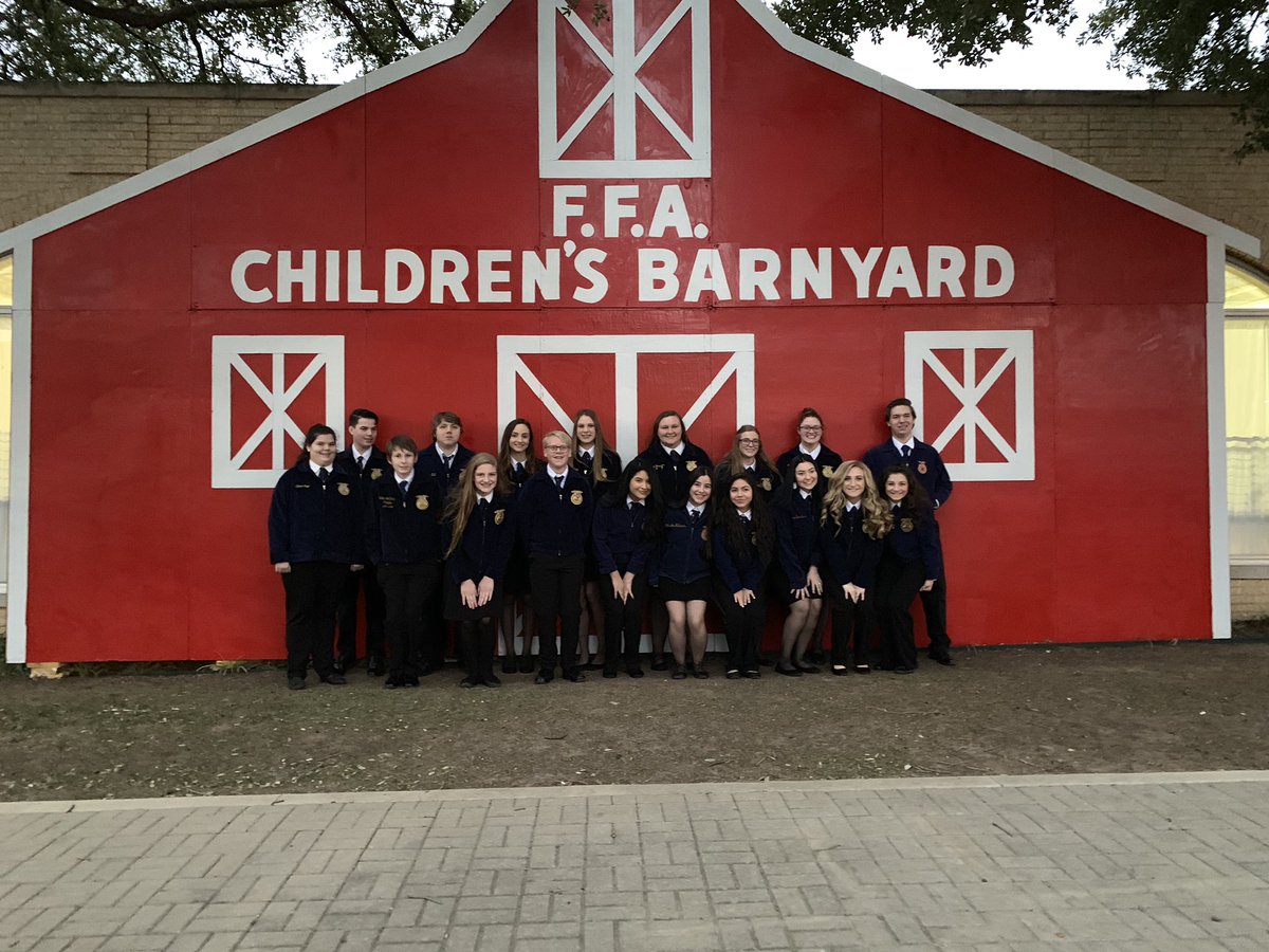 Royse City FFA is up bright and early to give school tours at the Ft. Worth Livestock Show #LeadershipMatters #LivingToServe <a href="/fwssr/">FWSSR</a> <a href="/RoyseCityFFA/">Royse City FFA</a> <a href="/RoyseCityHS/">Royse City HS</a> <a href="/RoyseCityISD/">Royse City ISD</a>