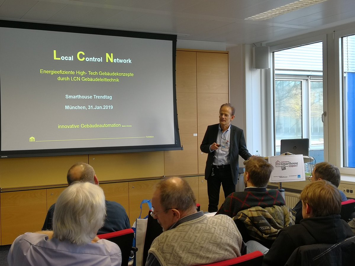 LoveTechBooks's tweet photo. Den letzten Vortrag des Tages beim #Trendtag der @el_smarthouse hören wir heute von Eberhard Issendorff: Gebäudesteuerung mit #LCN https://t.co/ORTKBclEXU