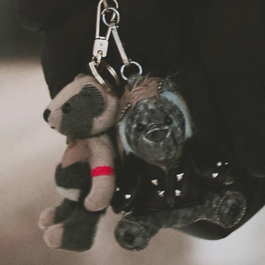 flytothemoon0's tweet photo. 🐻몇개 갖고 있는 고야? https://t.co/8x3czRHcED