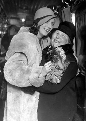 SilentRevue's tweet photo. #Garbo and her mother.
#cuddleforwarmth
#ExtremeCold
#coldweather https://t.co/tTYuHlpl5i