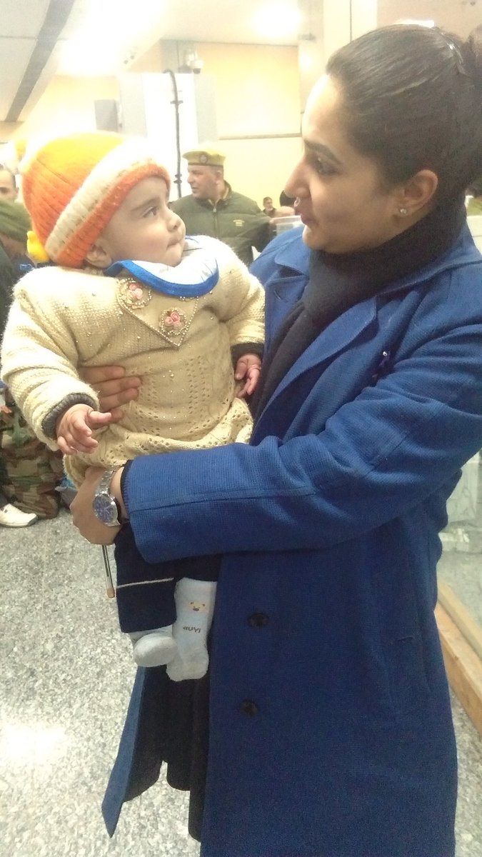 Dartabudar's tweet photo. @IndiGo6E Thanks for hiring such a kind n sympathetic staff. This young girl made my checkng n boarding so easy although it was hard with 5 month baby ,luggage n baggage all alone@ srinagar airport https://t.co/cDgsIcyFWq