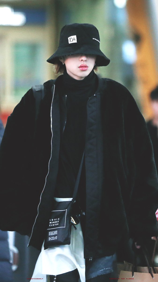 seungyoononly's tweet photo. 190131 인공 입국

뉸뉸포스!
푸욱 쉬쟝

#강승윤 #seungyoon 
#winner #위너
@official_yoon_ https://t.co/FPNsEJNvLo