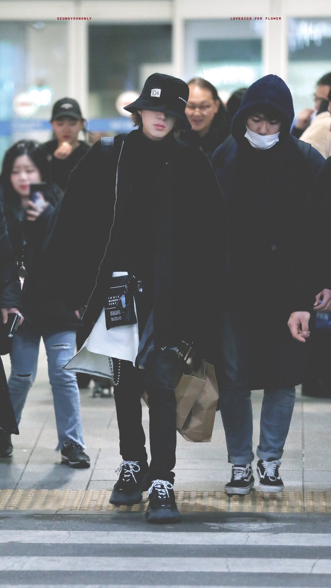 seungyoononly's tweet photo. 190131 인공 입국

뉸뉸포스!
푸욱 쉬쟝

#강승윤 #seungyoon 
#winner #위너
@official_yoon_ https://t.co/FPNsEJNvLo