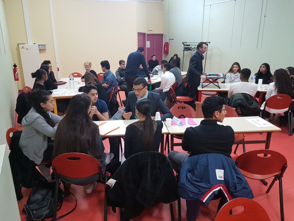 JoBoulinguez's tweet photo. Après midi #100jeunes #speedmeeting @100000e au Lycée Jean Jaurès @montreuil avec @peggy_andre @RealRyanHamada @davidlaval @usuri_comores Villiers-Moriame Frédéric, Leonidas Kalogeropoulos, Frédéric Vezon @aspertise Marie-Hélène Delaux @Sabooj1 ML Da Costa @mabanque_bnpp etc https://t.co/gRXE2SEwdu