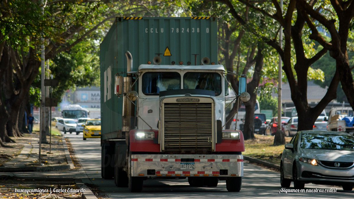 Joyita! 🔥🔥
#freightlinertruck #diesel #truck #truckcargo #americantruck #instaphoto #300mm #freightliner