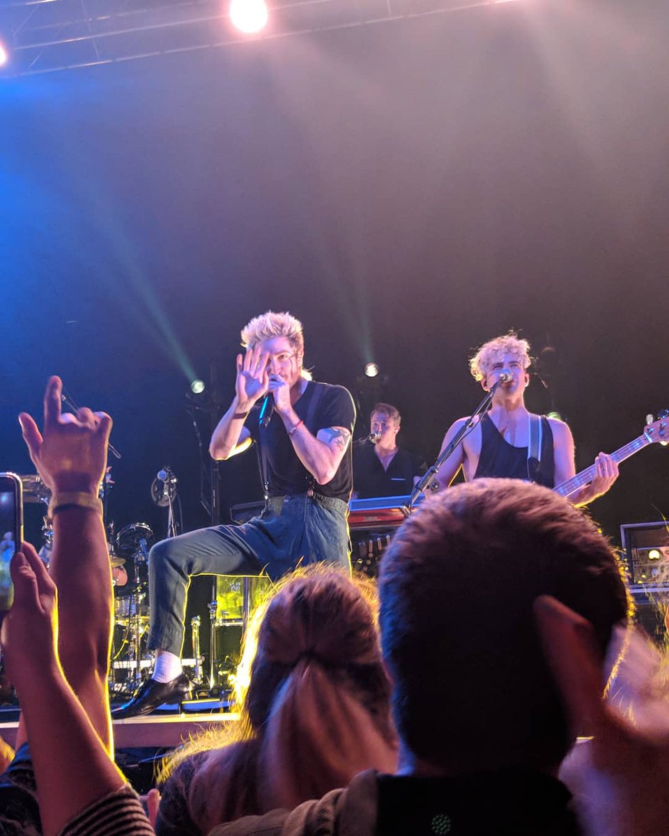 suny747's tweet photo. Grand Rapids was our 1st @WALKTHEMOONband show and what a fucking show it was! they're our fav band and I have no words to express how amazing it was to finally be able to see them live! even played Ghostbusters! (1 of our fav movies and Isais fav song)😍💃 please come back soon! https://t.co/n1UZYrCX0N