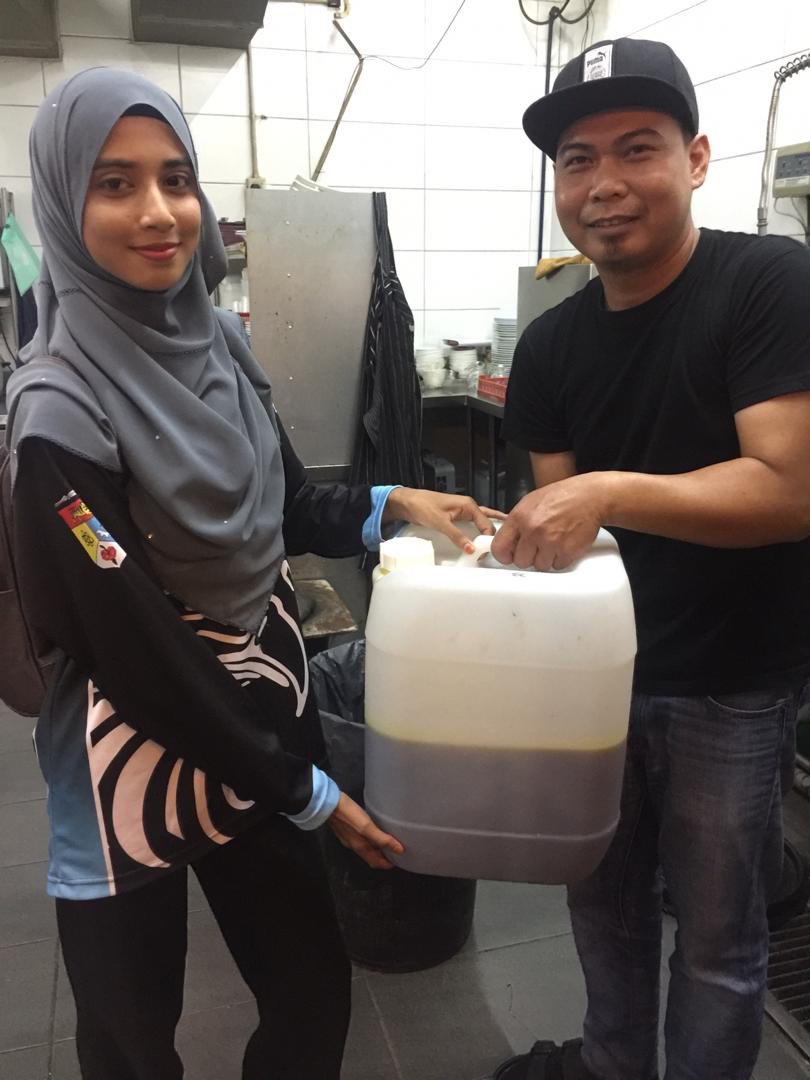 0_gain's tweet photo. [15 JAN 2019]

Telah berlangsungnya program pengumpulan minyak terpakai disekitar kawasan Kuala Lumpur seperti Masjid Kampung Baru, Surau Al-Hijrah dan sekitar kawasan Hospital Kuala Lumpur.
#penggeraktransformasisosialmasyarakat #GAIn7.0 #UKMFFAR https://t.co/4VkH39KjRE