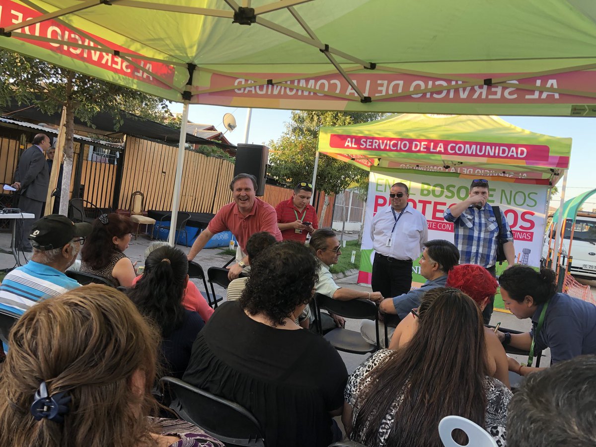 🚨 Vecinos organizados contra la delincuencia! 
Compartiendo junto a vecinos de EL BOSQUE en la ceremonia de implementación del proyecto municipal de #AlarmasComunitarias, esta vez para los pasajes Nazca y Los Araucanos de la población Eduardo Freí Montalva
#SemanaDistrital