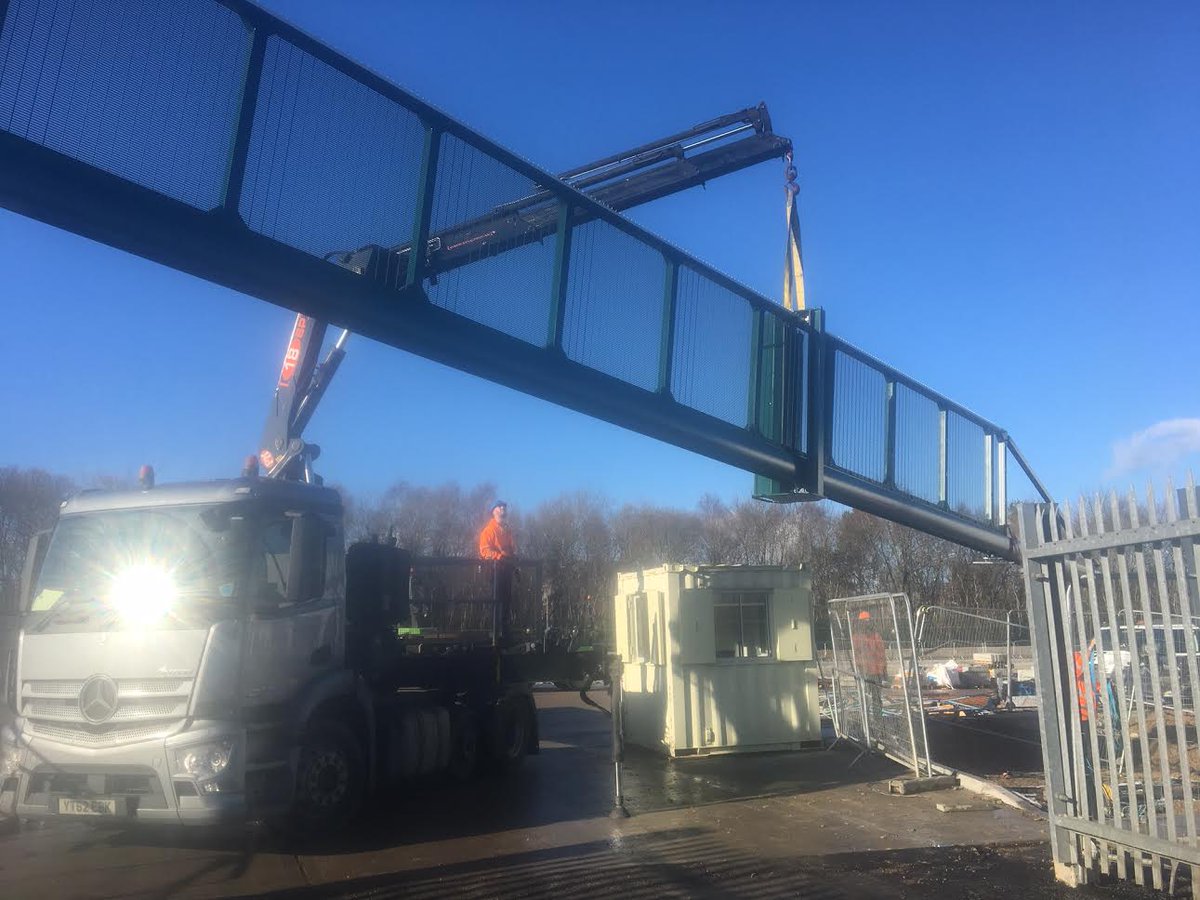 akitafencing's tweet photo. Cantilever gate installed at a site in Pease Pottage https://t.co/ST24AwsL68