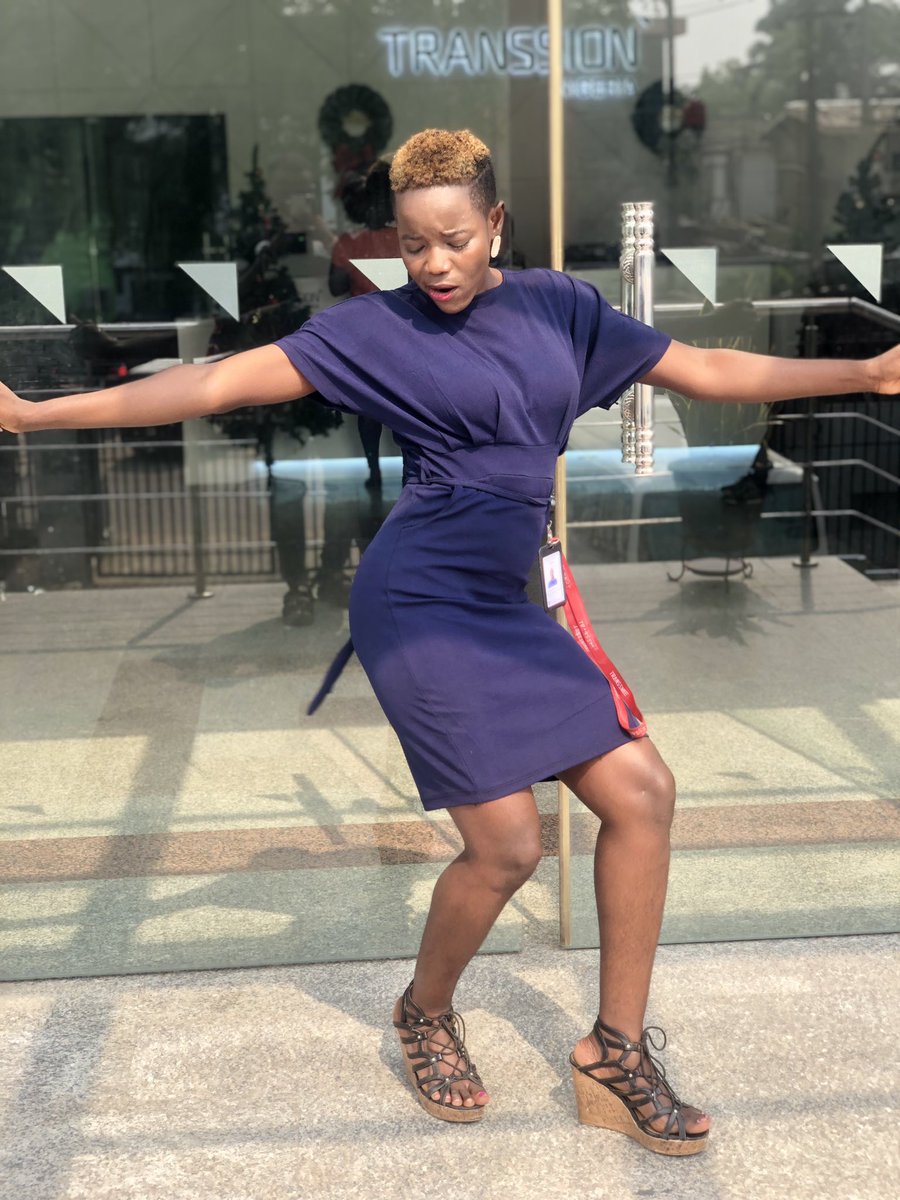 Akpakominza's tweet photo. Itโs not my fault that Iโm beautiful with a shinny forehead ๐๐๐๐ฅฐ๐ฅฐ๐๐๐๐๐๐๐๐ #thursdayatwork #sisilizzzy https://t.co/2WTtNdT0eD