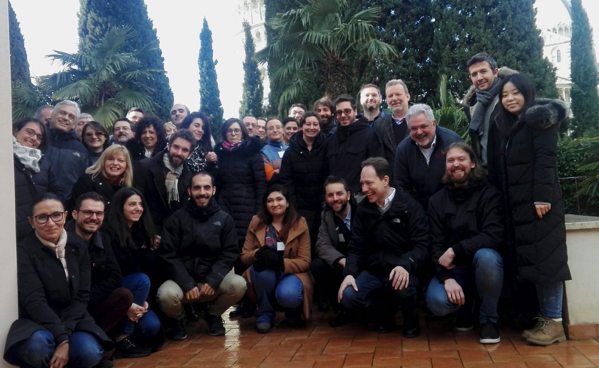 GrowBot_project's tweet photo. Group picture of #GrowBot_project consortium... and the dedicated cake to celebrate! @IITalk @HZG_de @TelAvivUni @GSSI_LAQUILA @ScuolaSantAnna @CNRS @UniFreiburg Linari Engineering (Pisa) https://t.co/Wzl1LL0q2S