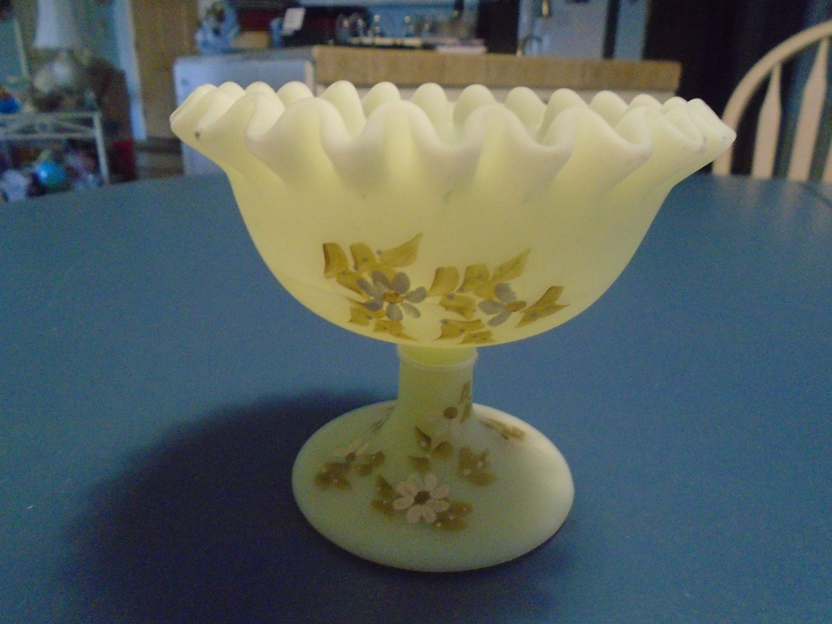 Pick of the day: Fenton Custard Comport Vaseline Uranium Glass Daisy Signed
tias.com/fenton-custard…