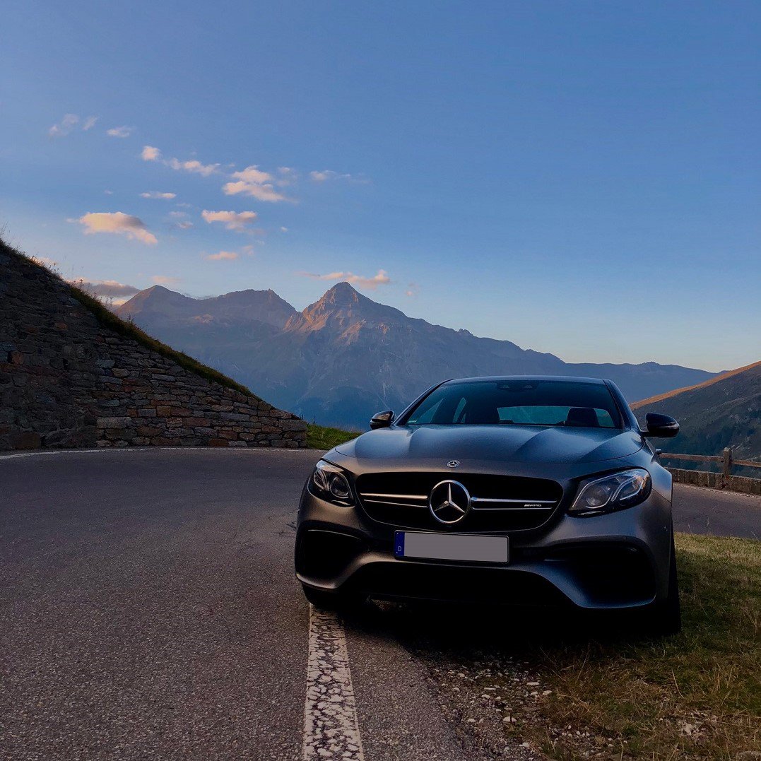 MercedesAMG's tweet image. A winding mountain pass and the Mercedes-AMG E 63 S 4MATIC+ at your command is a dream come true.

[Csn: 10.8 l/100km | CO2: 245 g/km]

Thanks to #AMGAddict lukas_valentin on Instagram for this image.