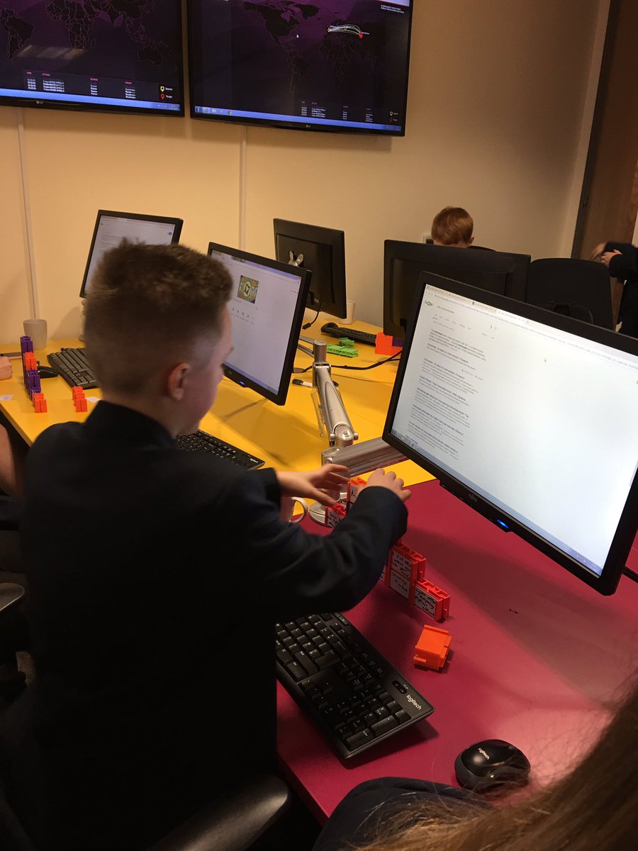 AllHallowsRC's tweet photo. Pupils learning about cyber attacks and recording their findings using #structurallearning bricks with @YouthFederation https://t.co/2QbEGXWwrb
