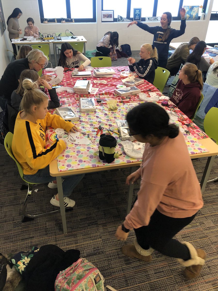 GATEWAYatSMS's tweet photo. GEMS didn’t let the cold weather stop them from a great activity on Tuesday afternoon! They learned how to modify toys for children of all physical abilities. Thanks to RePlay for teaching us how to solder and modify wiring @smsstangs @polariscareer @xander_diane https://t.co/00rZwJAS3T