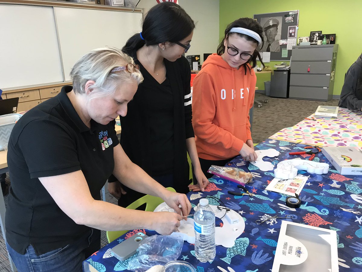 GATEWAYatSMS's tweet photo. GEMS didn’t let the cold weather stop them from a great activity on Tuesday afternoon! They learned how to modify toys for children of all physical abilities. Thanks to RePlay for teaching us how to solder and modify wiring @smsstangs @polariscareer @xander_diane https://t.co/00rZwJAS3T